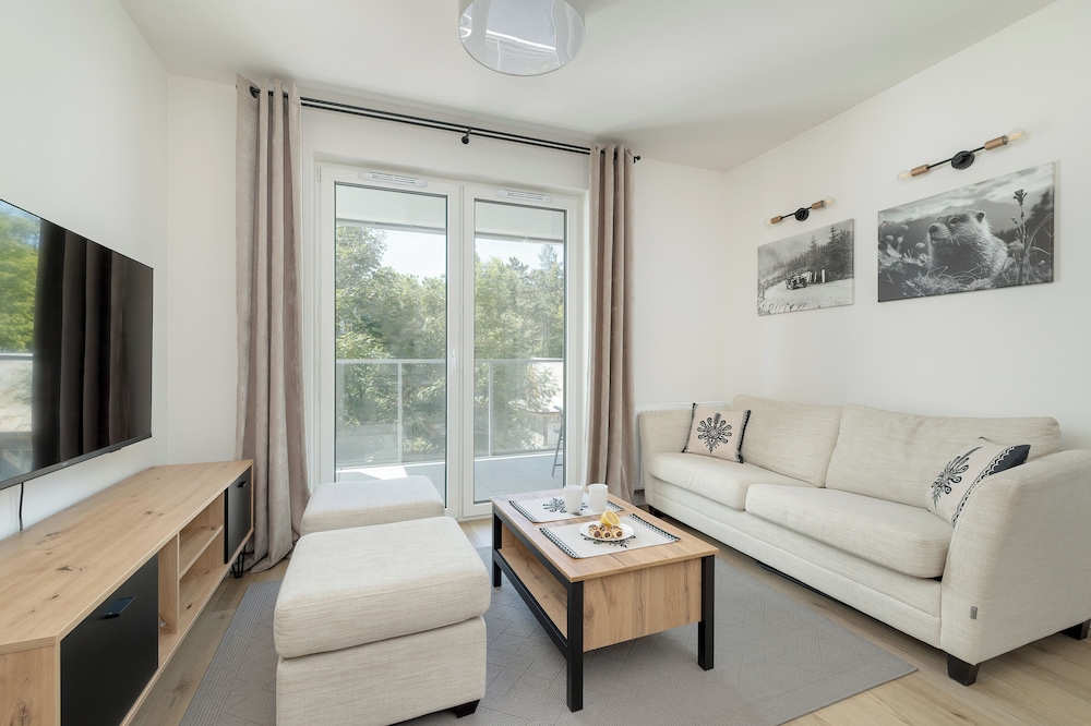Szymony Apartment by Renters Prestige
