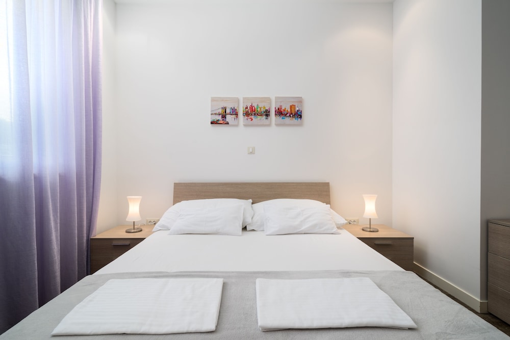 Acadia Beach Villas & Apartments, Slatine