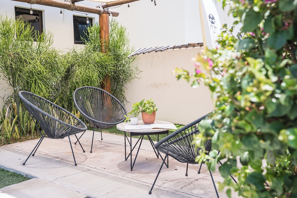 Grand Villa w Private Patio & Parking