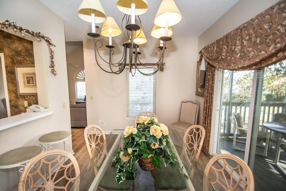 Canterbury Court 6 E 3 Bedroom Apts