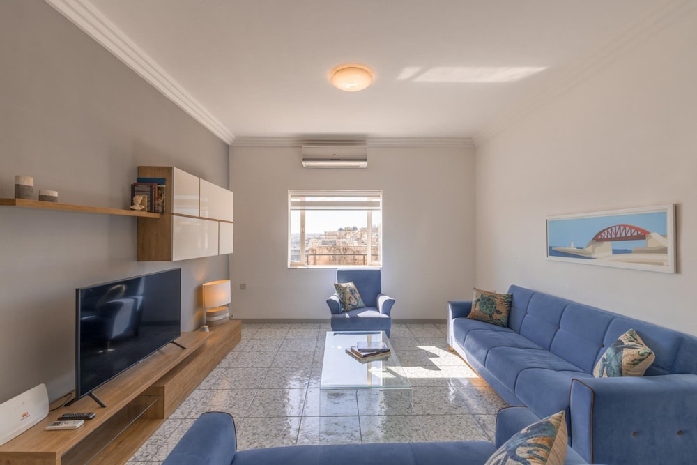Large Sea View 2BR Apartment
