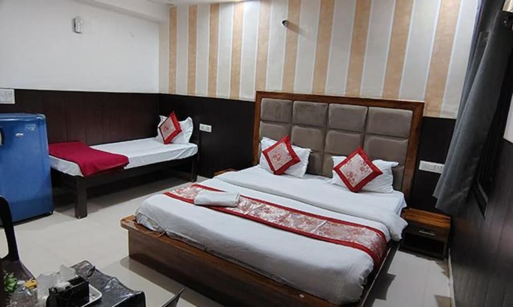 Fabhotel Buland Plaza