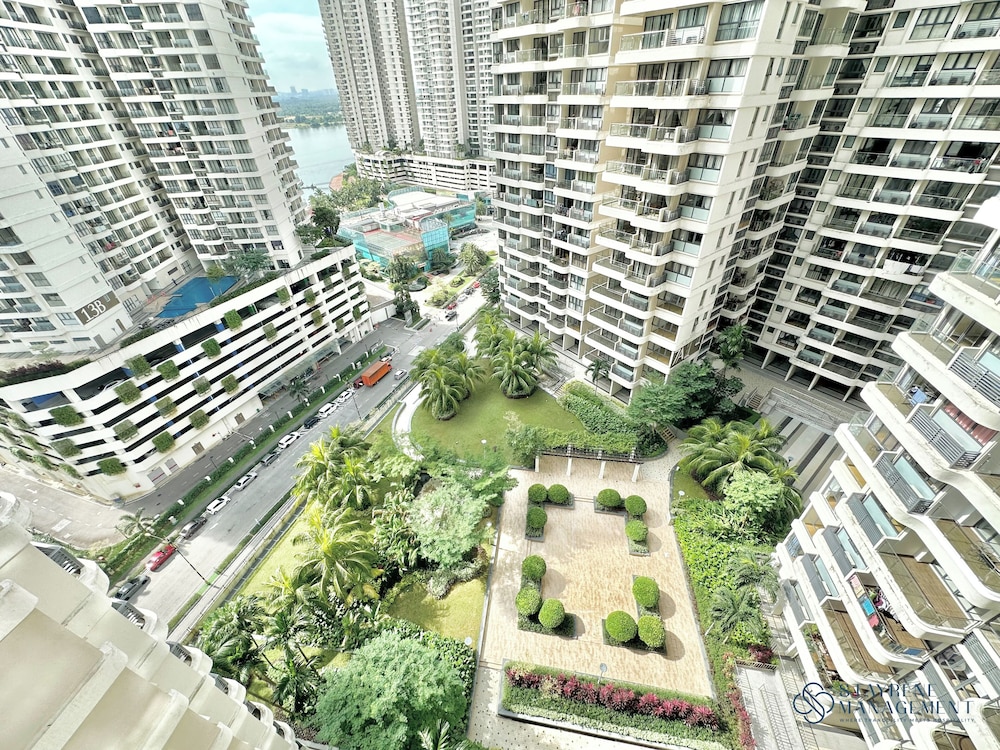 Country Garden Danga Bay Sea View Homestay by Stayrene