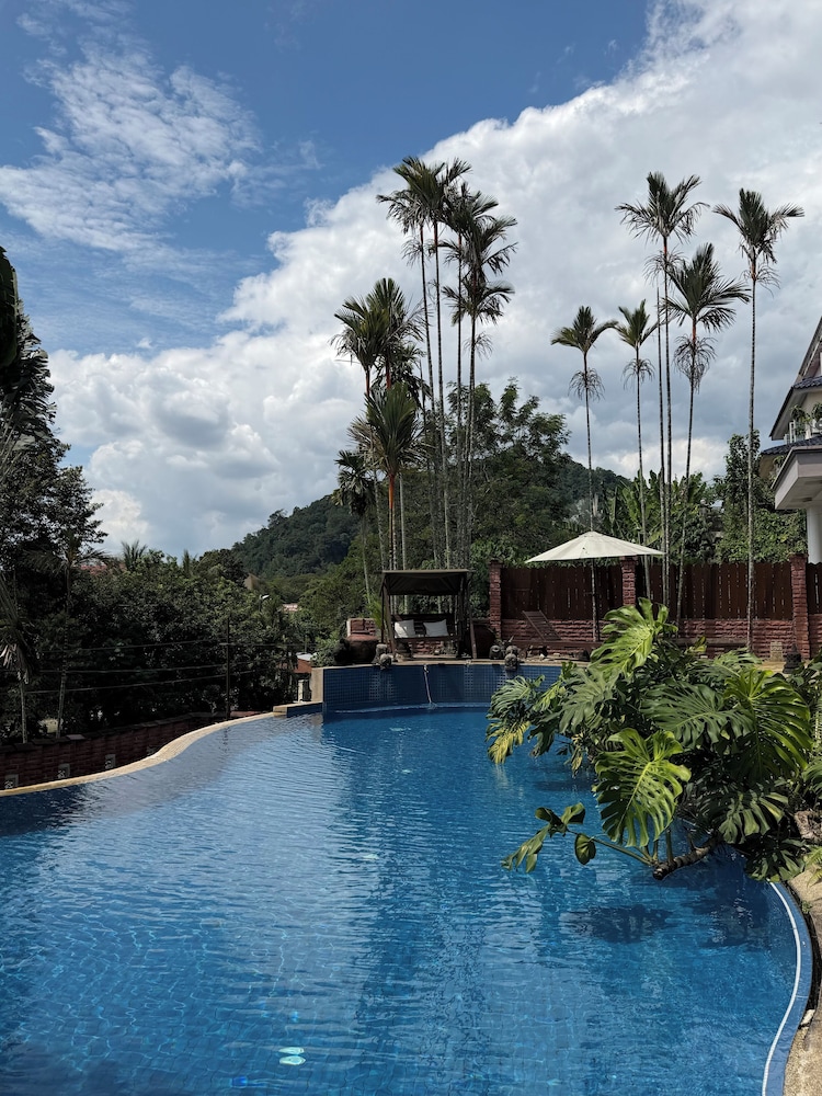Serene Palm Heritage Tropical Villa