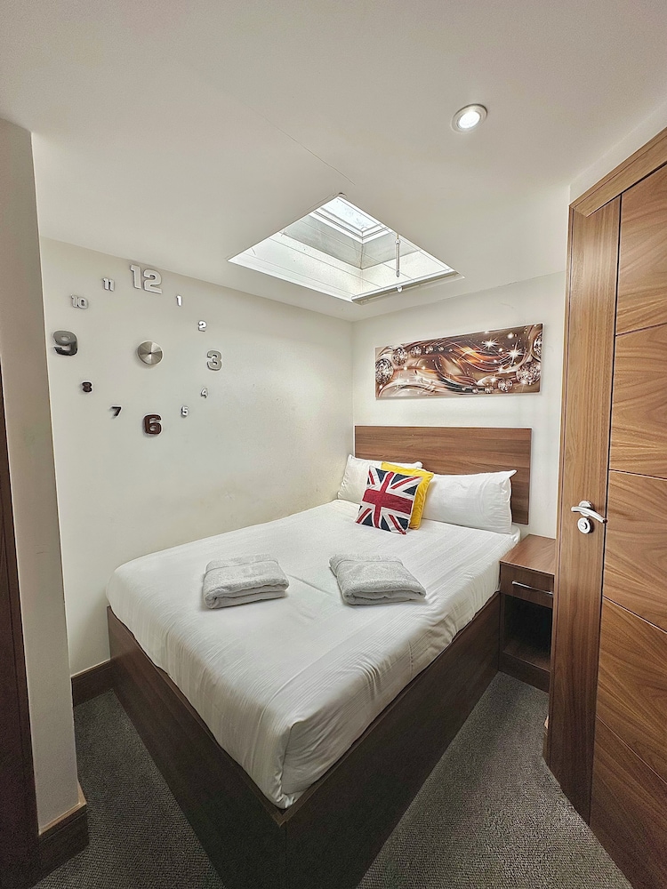 205 Earls Court