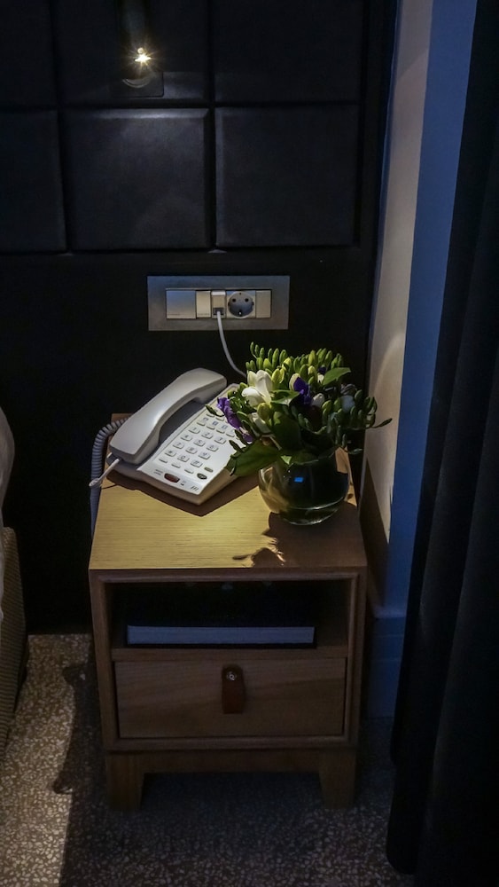 Maroon Tomtom - Image 16