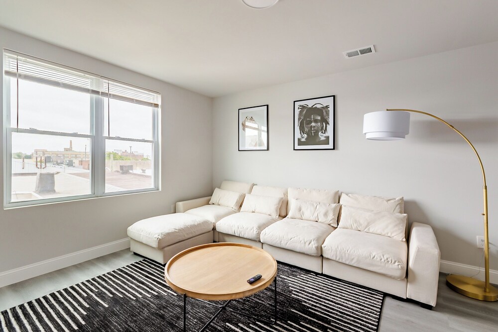 Chic & Cozy Philly Stay in City Center