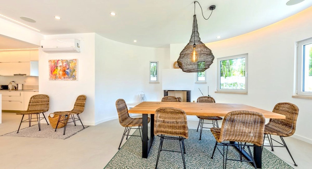 Old Village Area, Your Perfect Vilamoura Getaway, Private Pool, AC & Wifi