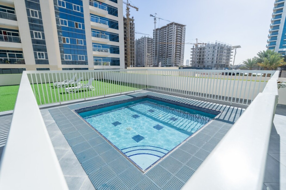 Calm Studio Apartment Right by the Golf Courses in Sports City