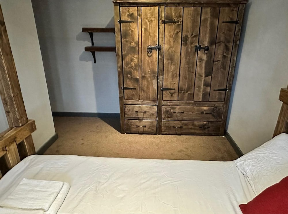 Leamington Spa-3 Bed-garden-pets-parking