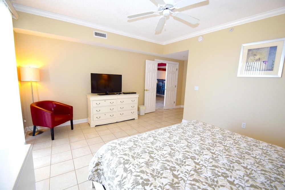 Ocean's Edge 403 3 Bedroom Condo by RedAwning view 5
