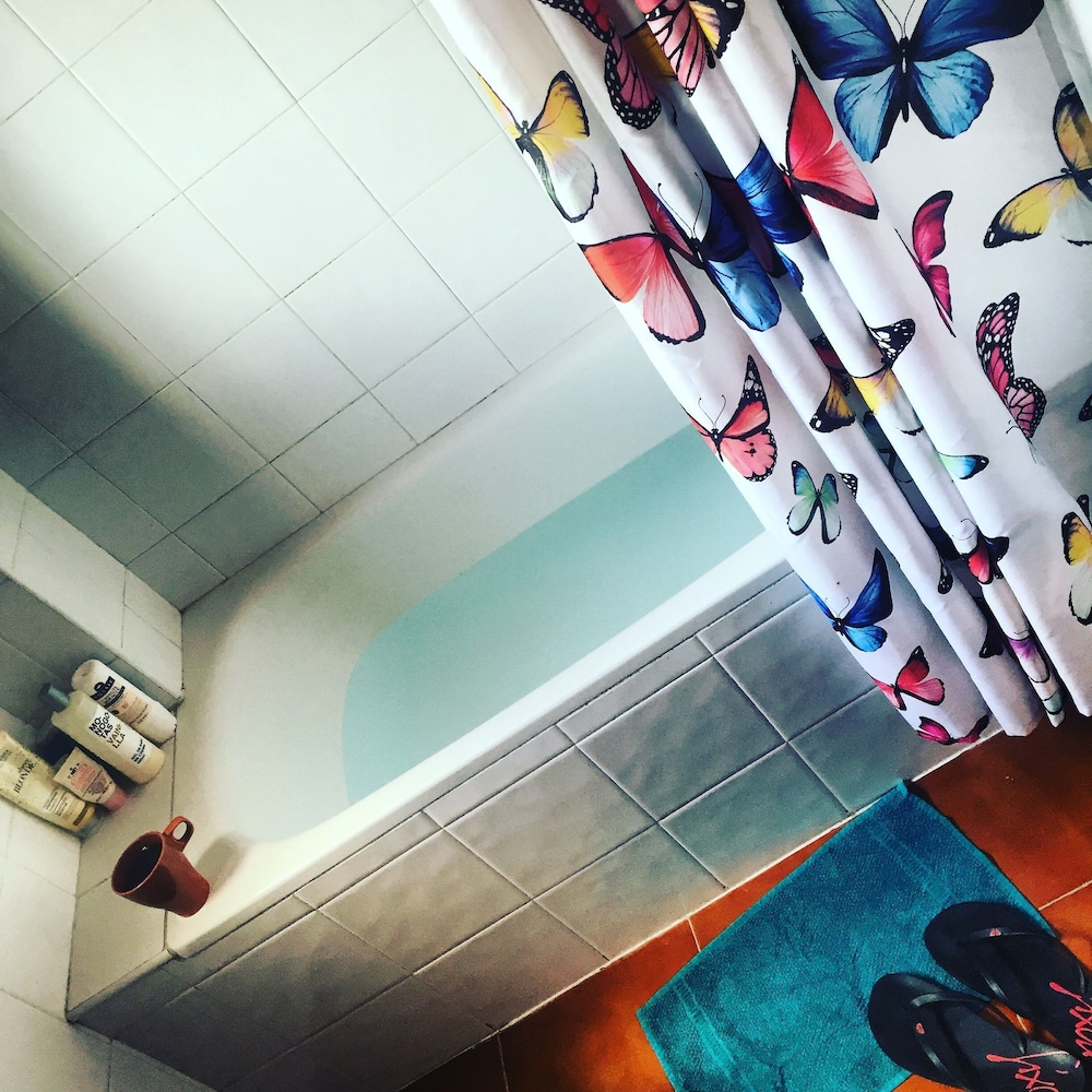 Cottage - Sleeps 4 - Pet Friendly - Patio