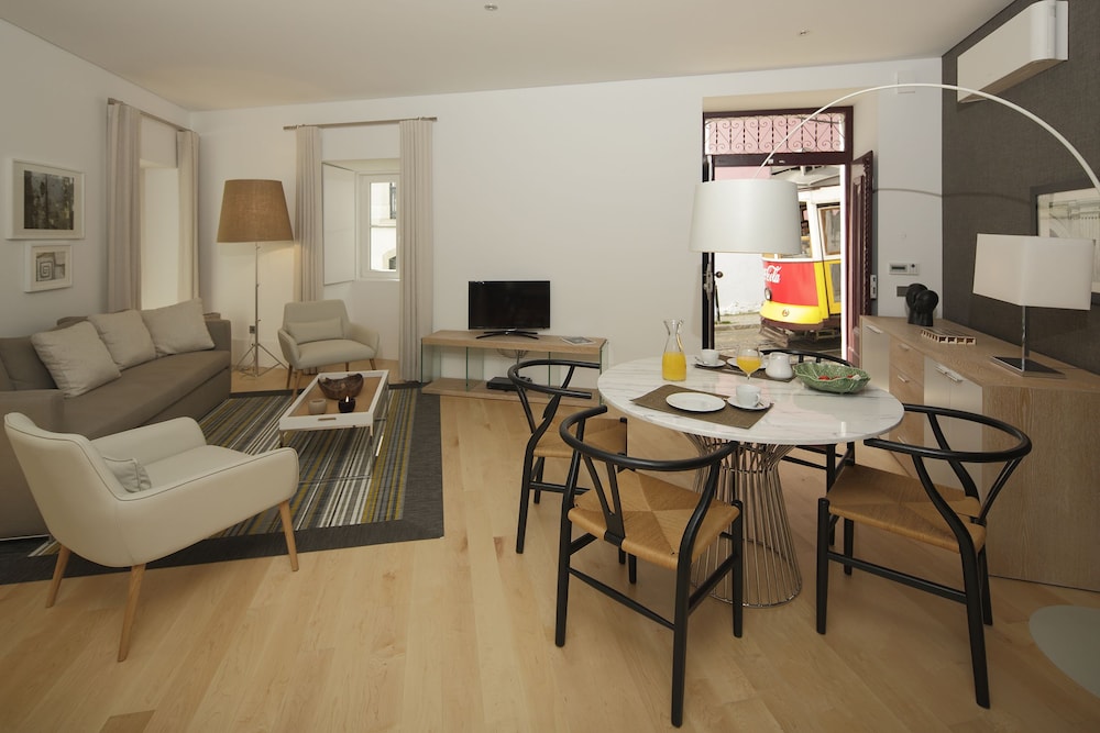 Castelo Apartments by linc