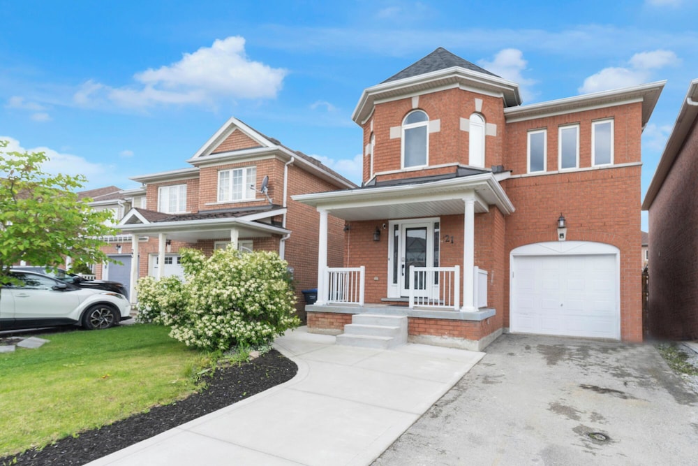 Beautiful House - On A Quiet Street - Image 4