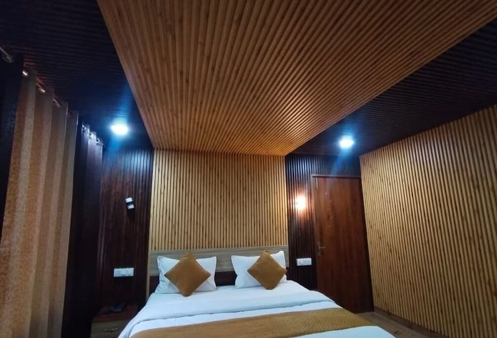 The Dhanaulti chalet