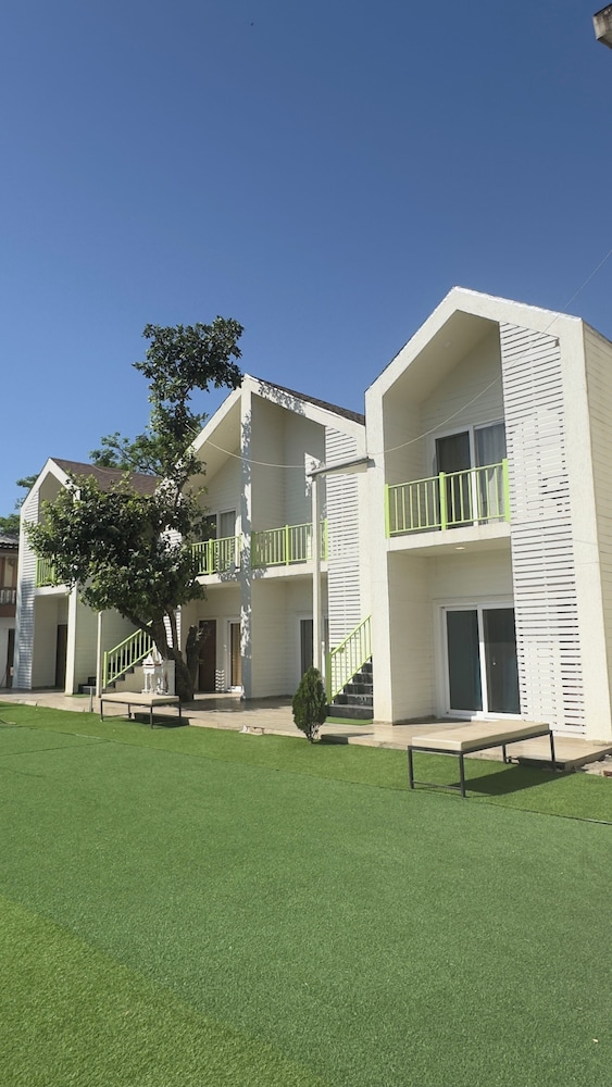 Ayush retreat restaurant and resort