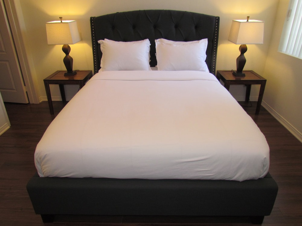Next to Four Season Hotel, Luxury Apartment - Image 3