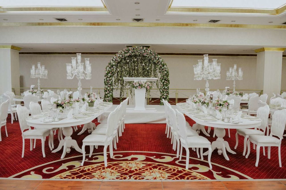 Ege Palas İş Oteli - Image 33