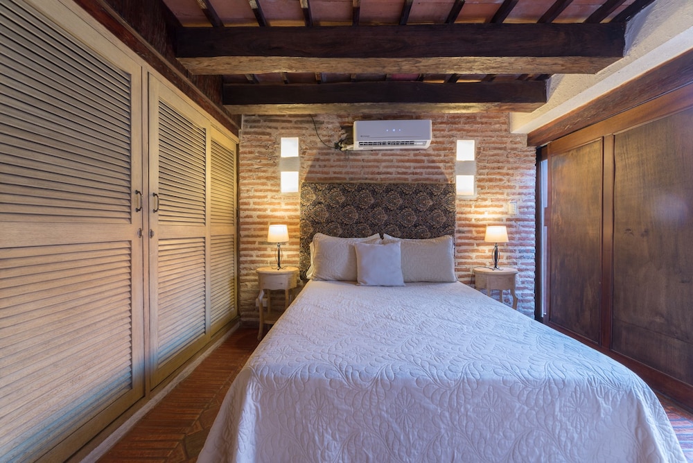 Casa de los Reyes by Nomad Guru view 2