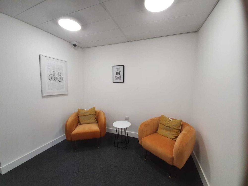 Livestay - 1bed Apt Private Building Free Parking view 2