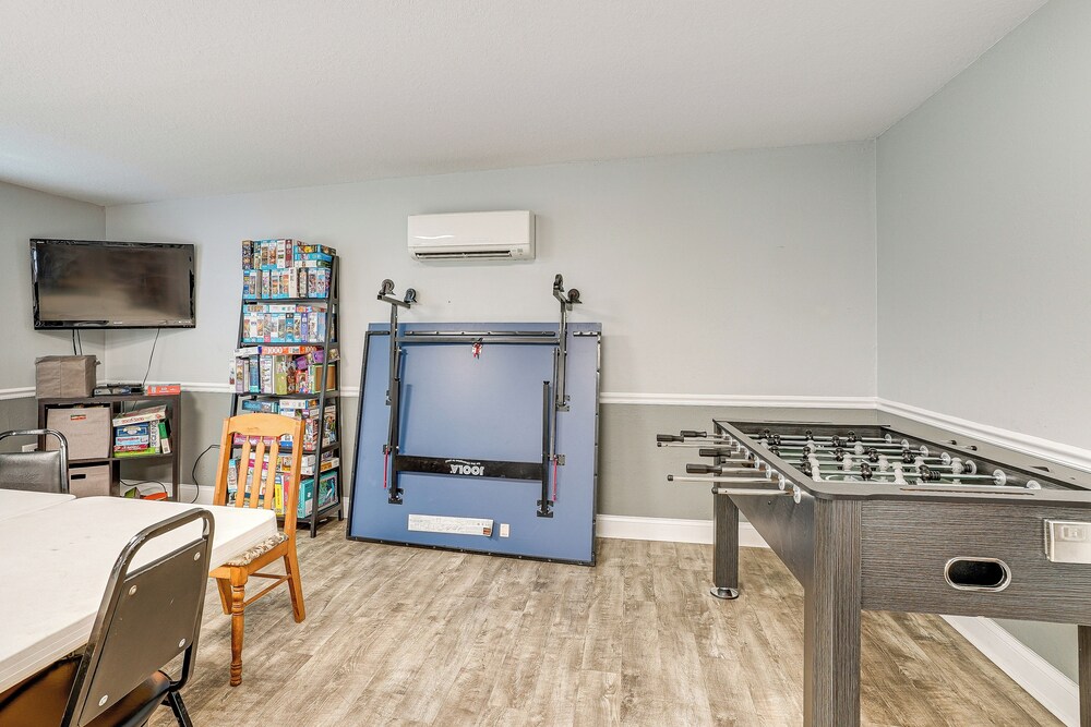 Davenport Couple's Retreat w/ Resort Perks!