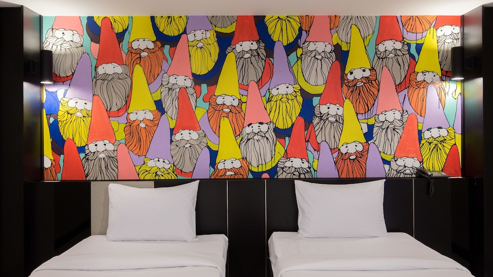 Pentahug Hotel
