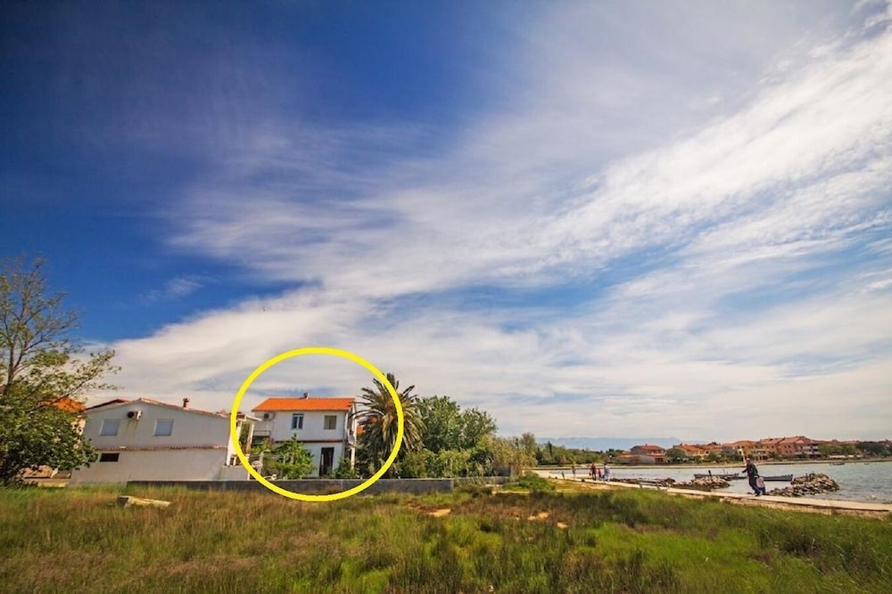 Teo - 8m From the sea & Parking - A1 Žuti view 3