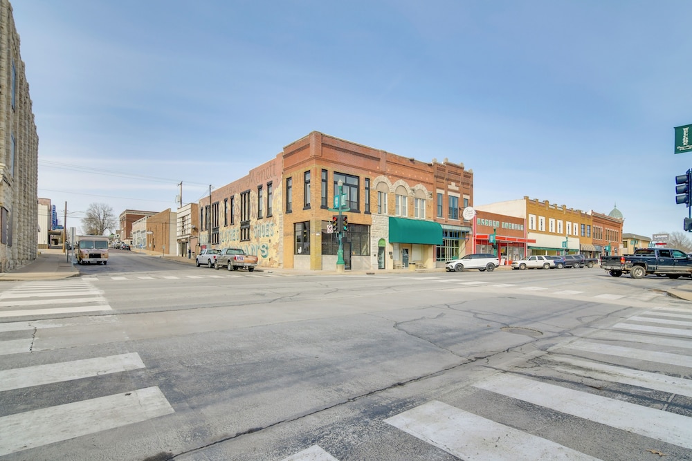 Loft-style Apt in Dtwn Monett: Pets Welcome!