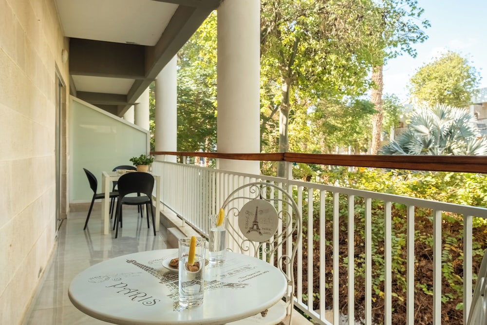 Royal Park Apt Resort by Sea N Rent