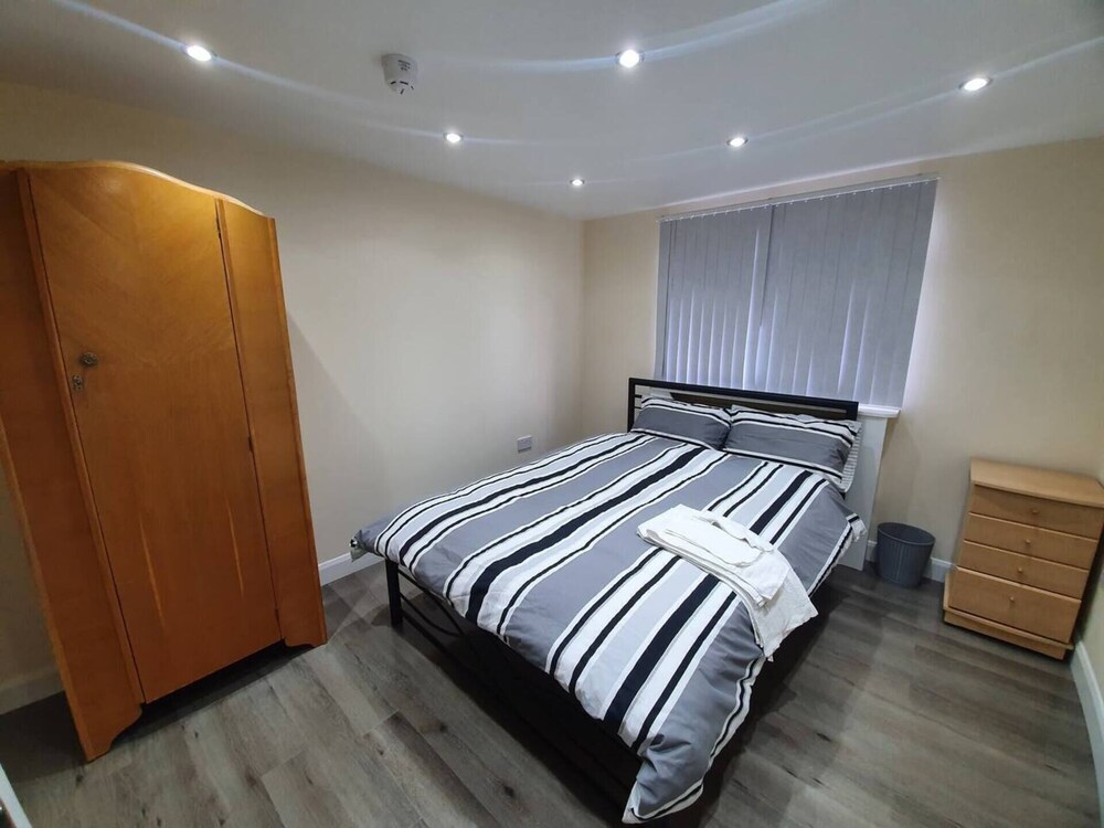 Lovely 5-bed House in Essex view 4