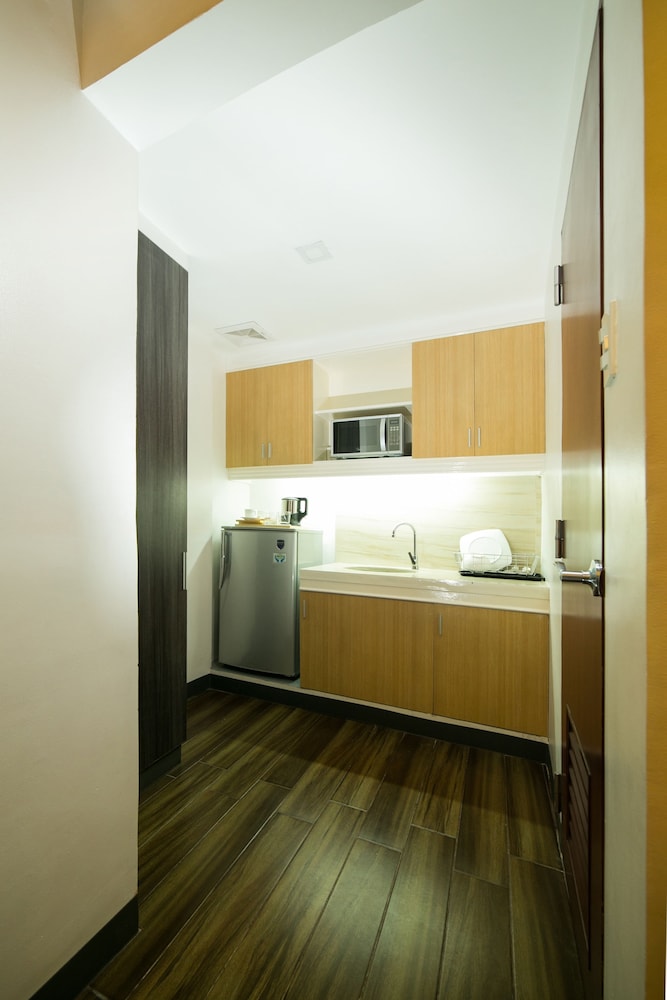 Angeles City Vacations - 950 Condotel - Property Image 7