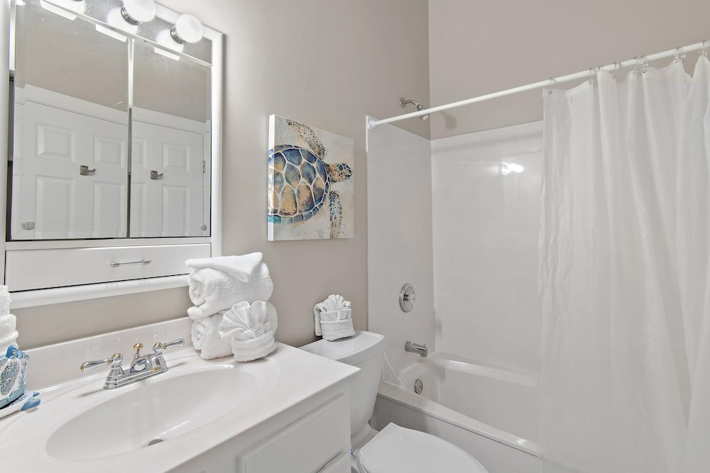 Pavilion Palms 204c