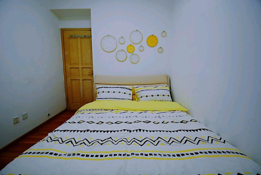 Avatar Persia Impression Queen Bed & High Rise View view 3