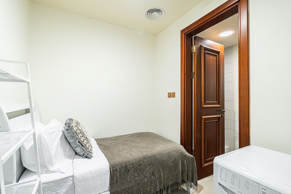 Fairmont South Residence 412
