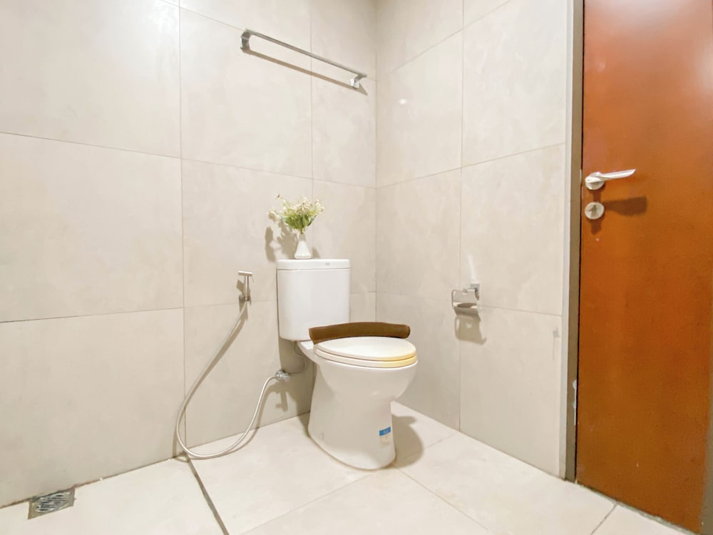 Simply Look And Best Deal 2BR at Pollux Chadstone Apartment