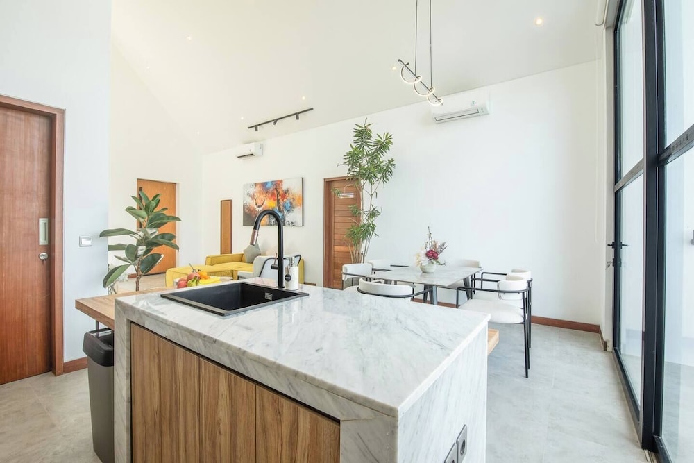 Elegant Villa Sinara 2BR With Sea View