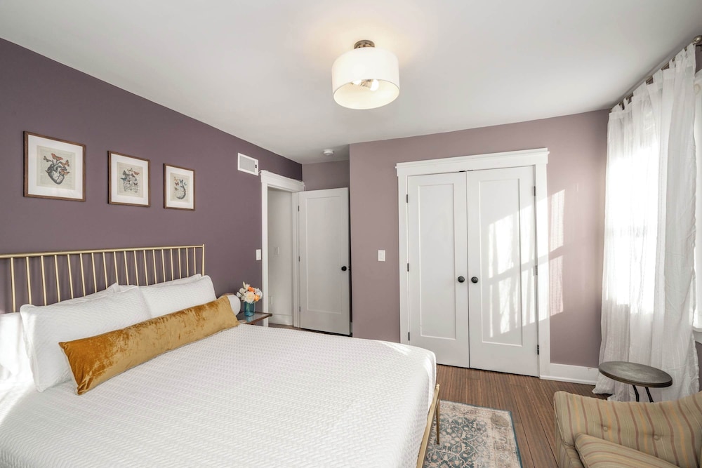 Northside Nook Home for 6!