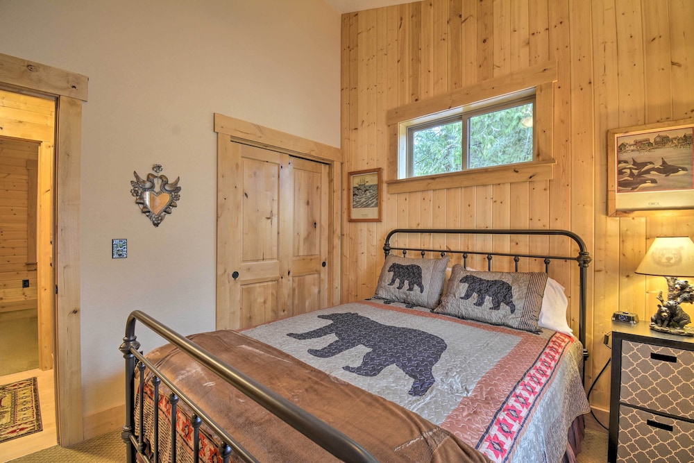 'right Arm Ranch' Luxe Port Angeles Family Cabin! view 4