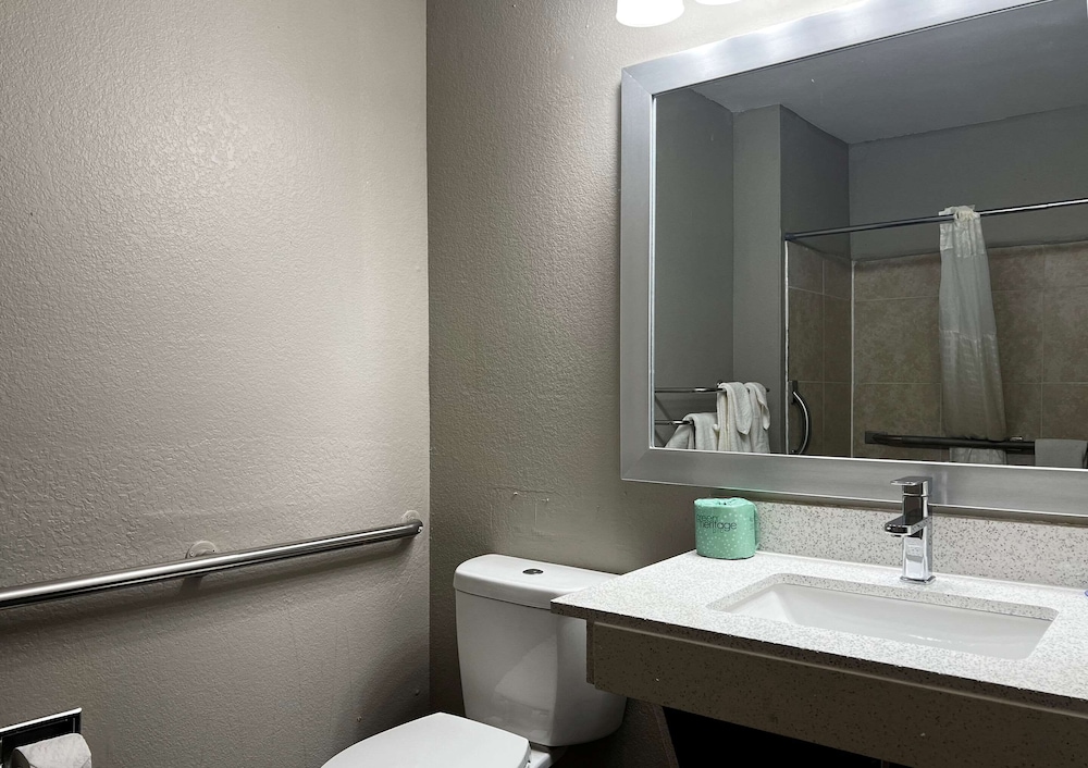 Spring Lake Vacations - Econo Lodge - Property Image 1