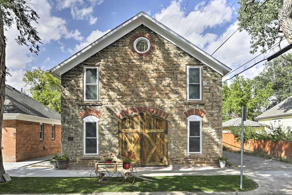 Laramie Vacations - Historic Laramie Condo - 3 Blocks to Downtown  UW - Property Image 8