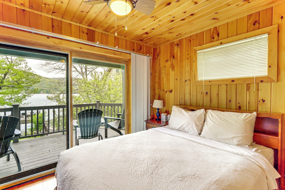 1 Mi to Village: Waterfront Oasis in Lake George!