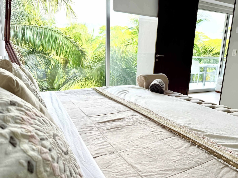 Bolongo: Your Exclusive Oceanfront Escape