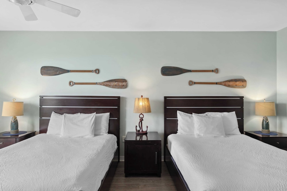 Serene Studio at Sandestin Pool, Hot Tub, Beach Shuttle, Walk to Baytowne