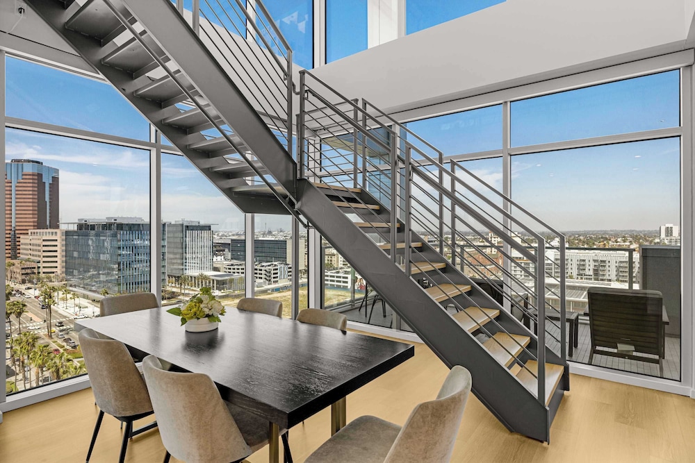 @marbella Lane - Chic 2BR Penthouse w/ Ocean Views