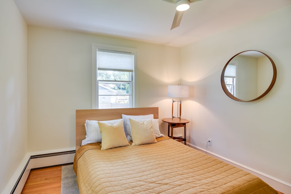 Home in Narragansett w/ Beach Access!