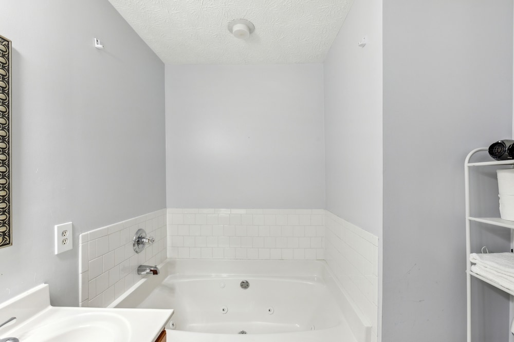 Cozy Coastal Retreat In The Heart Of Annapolis 3 Bedroom Townhouse