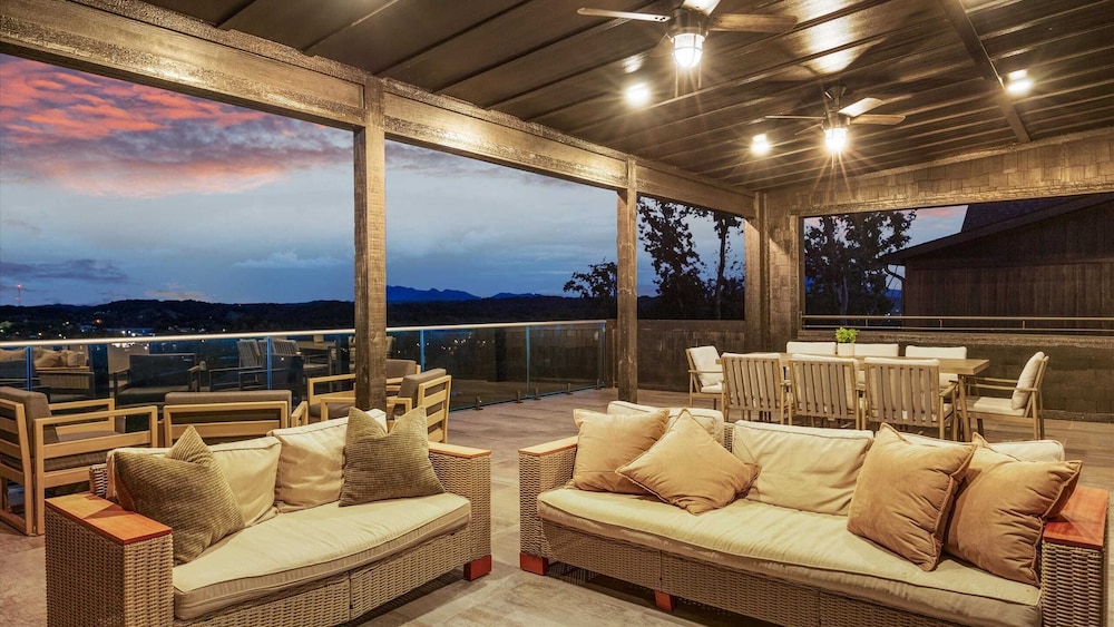 The Back Nine Retreat by Avantstay Private Golf Sim, Firepit & Mountain Views Near Dollywood