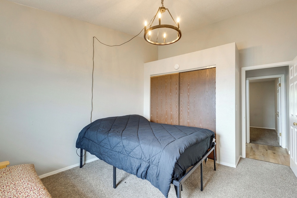 12 Mi to St Louis: Pet-friendly Metro East Home