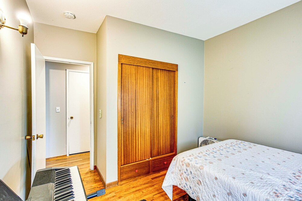 Seatac Home w/ Patio & Grill - 3 Mi to Airport!