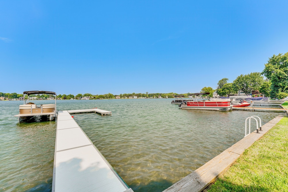 Waterfront Lake Fenton Home w/ Decks & Fire Pit!, photo 30